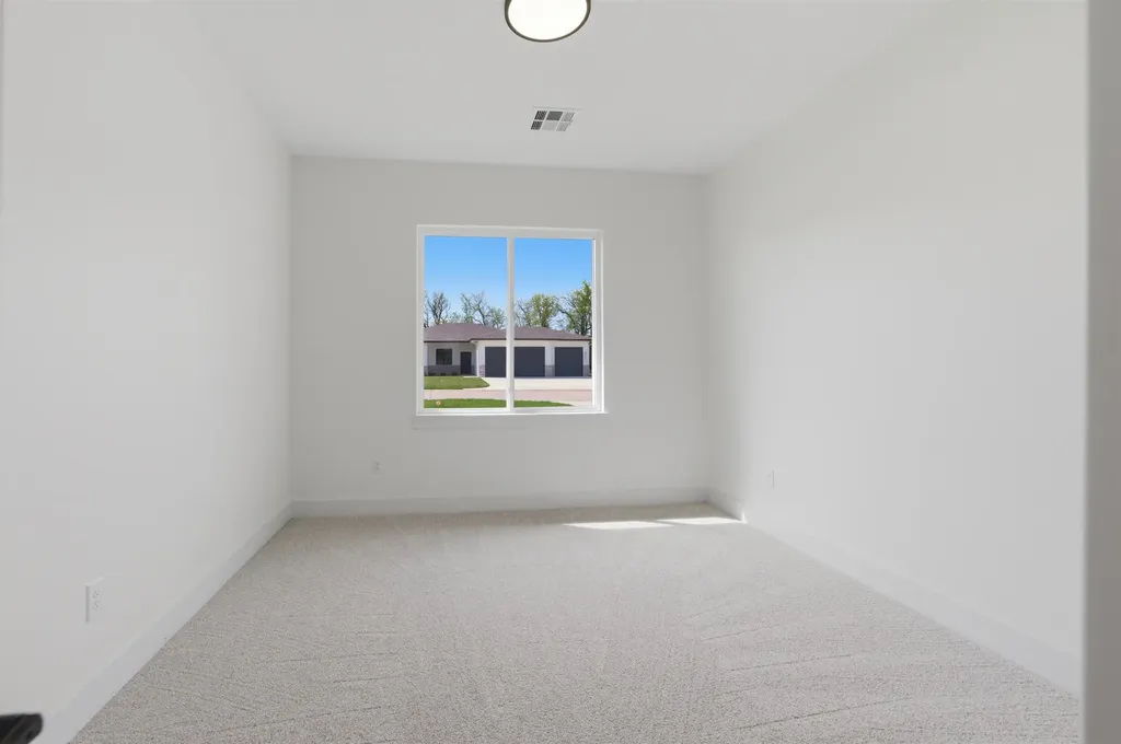 614 E Elmwood Street Park City KS 67147-1124