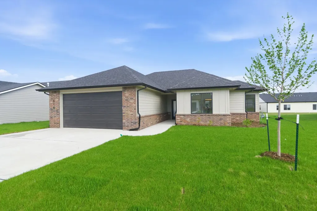 614 E Elmwood Street Park City KS 67147-1124