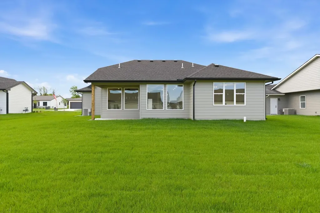 614 E Elmwood Street Park City KS 67147-1124