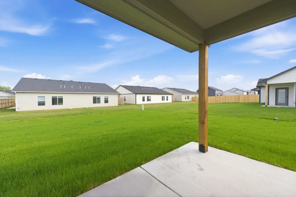 614 E Elmwood Street Park City KS 67147-1124
