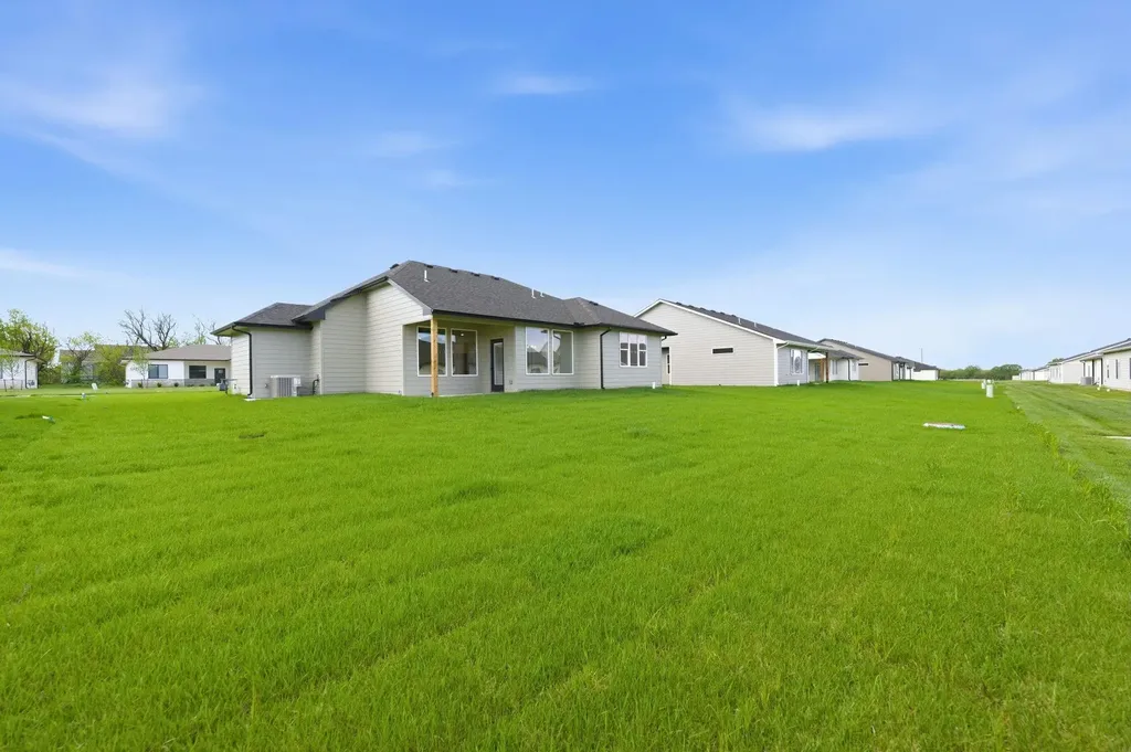 614 E Elmwood Street Park City KS 67147-1124