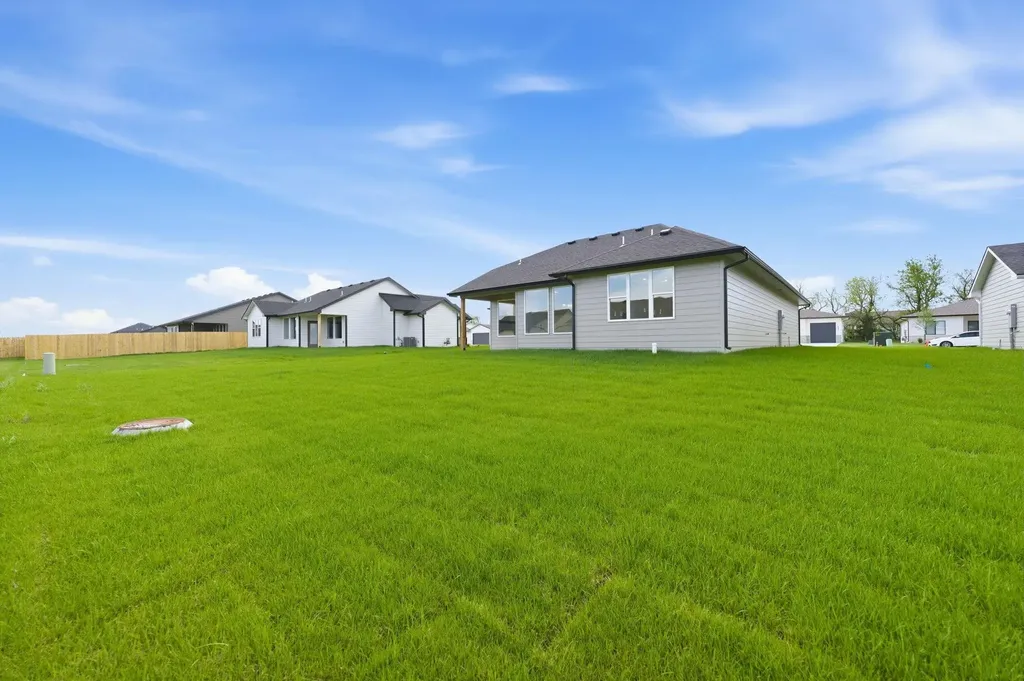 614 E Elmwood Street Park City KS 67147-1124