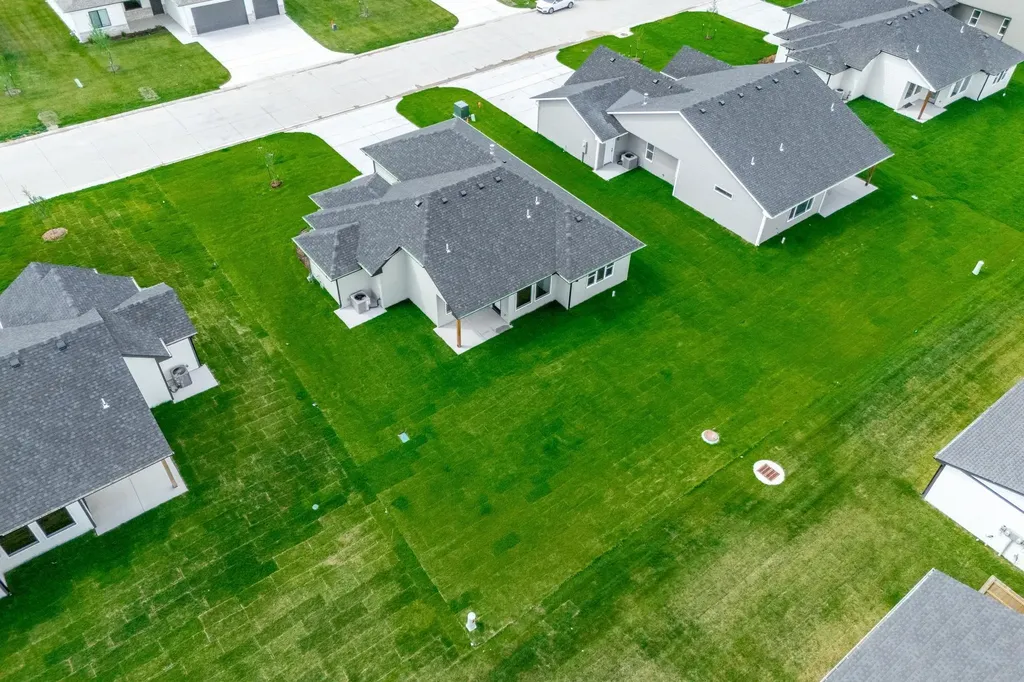614 E Elmwood Street Park City KS 67147-1124