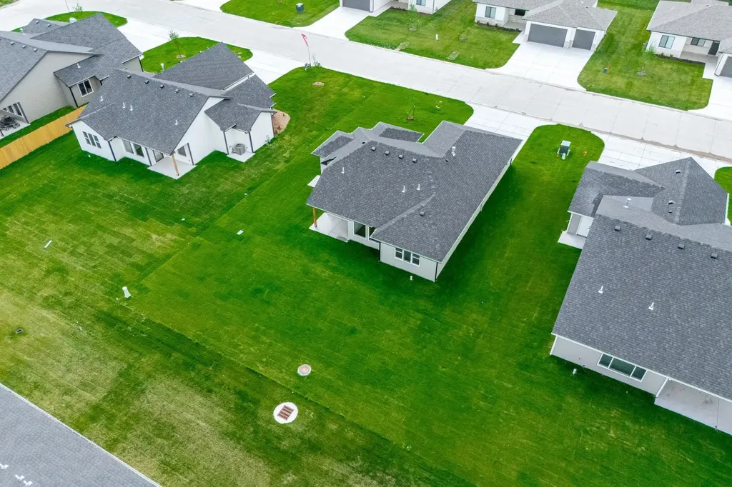 614 E Elmwood Street Park City KS 67147-1124