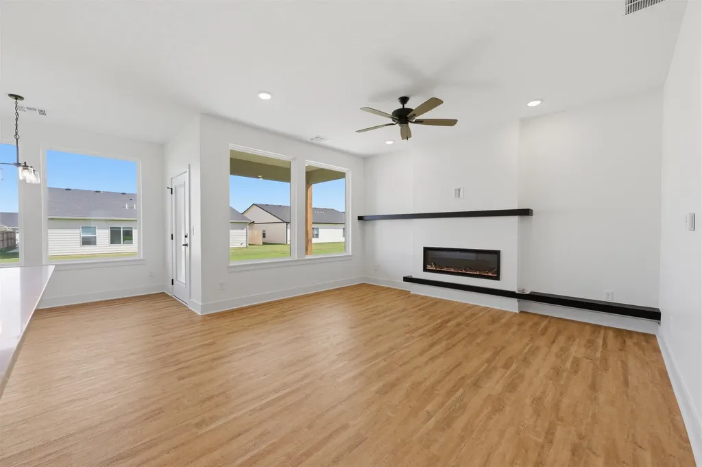 614 E Elmwood Street Park City KS 67147-1124
