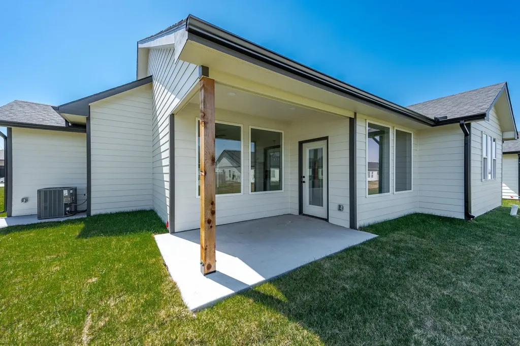 520 E Elmwood Street Park City KS 67147-1124
