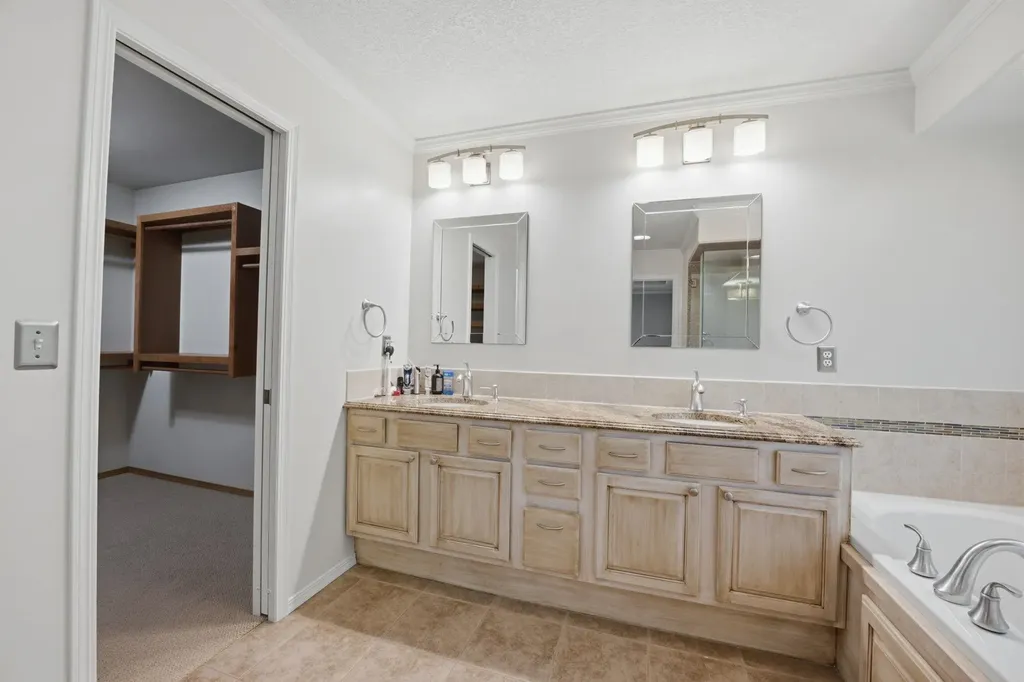 1362 N Hickory Creek Wichita KS 67235