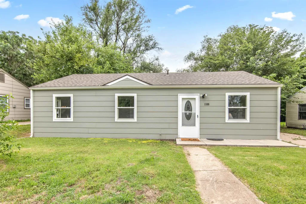1309 E Charleston Drive Park City KS 67219