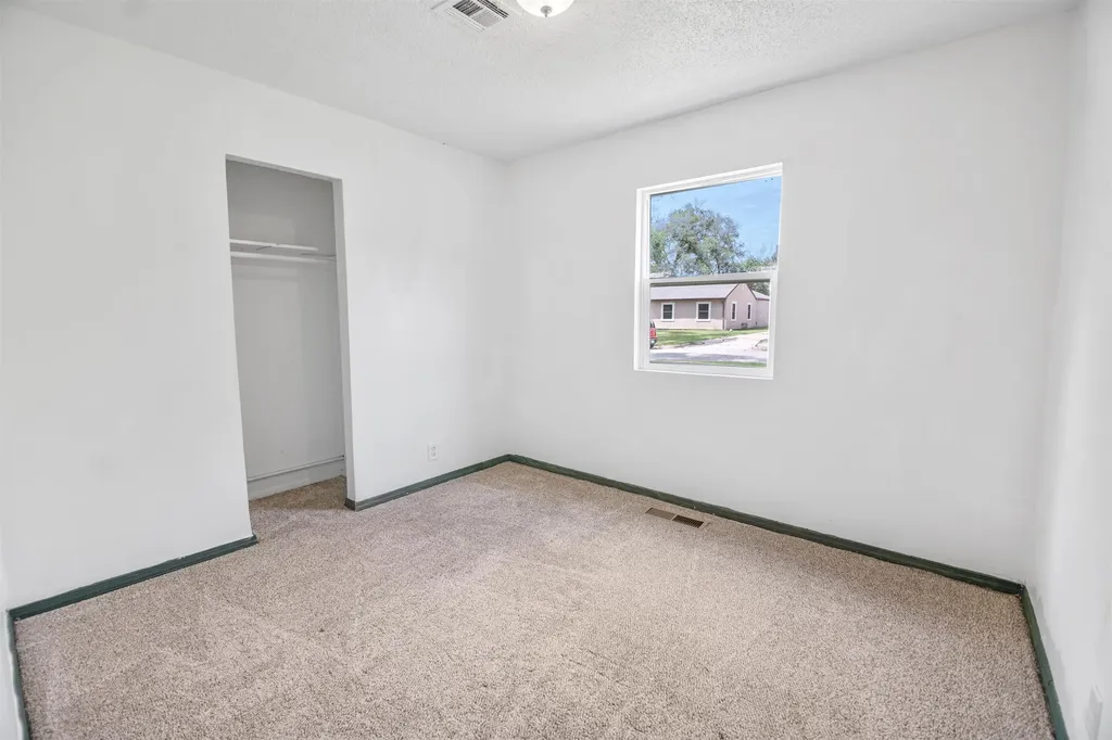1309 E Charleston Drive Park City KS 67219