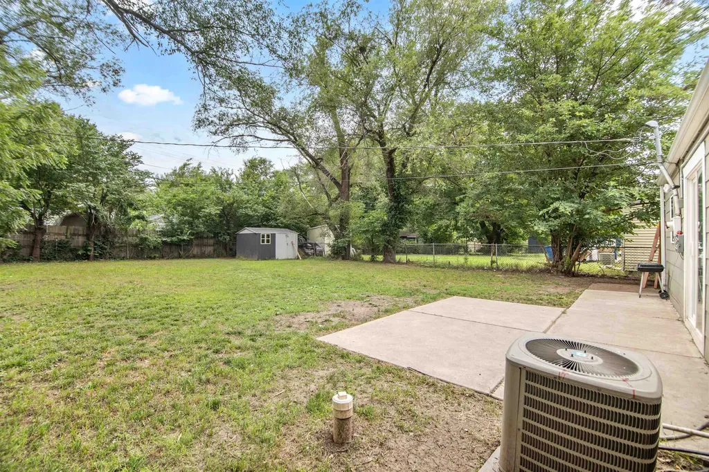 1309 E Charleston Drive Park City KS 67219