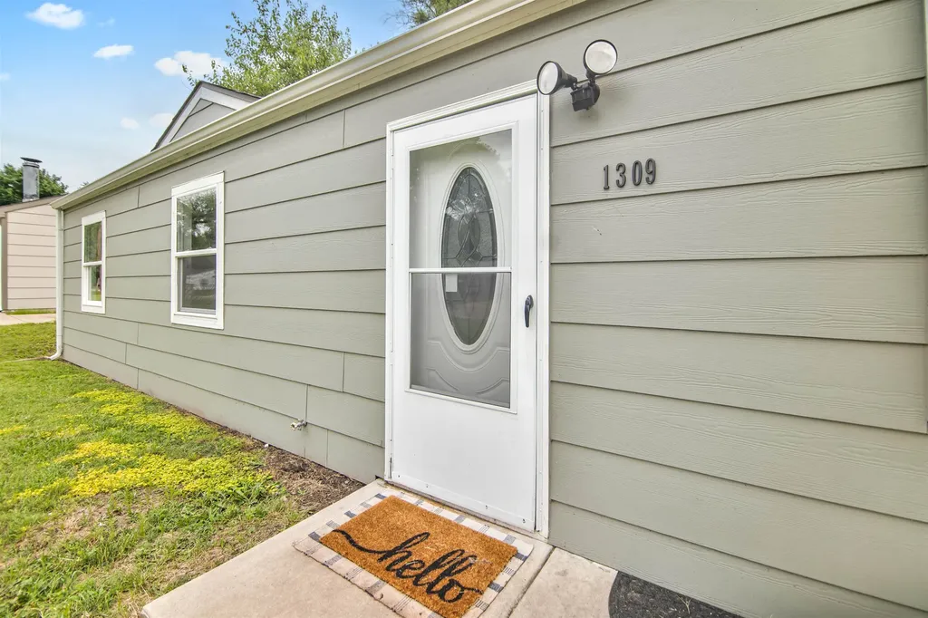 1309 E Charleston Drive Park City KS 67219