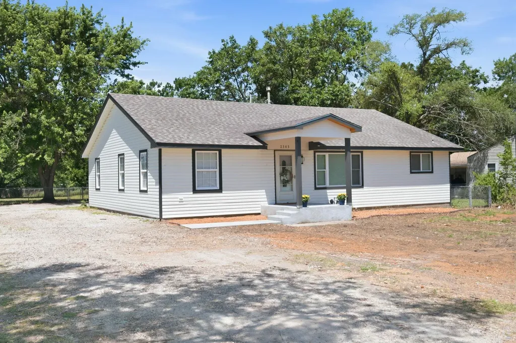 2343 S Crest Street Wichita KS 67207