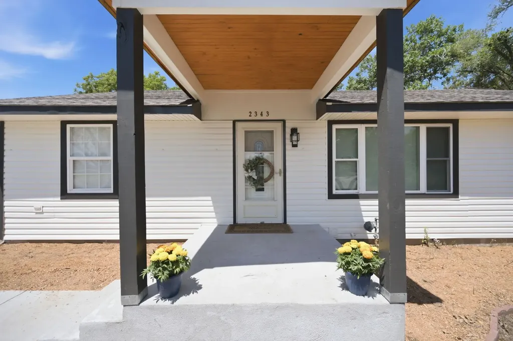 2343 S Crest Street Wichita KS 67207