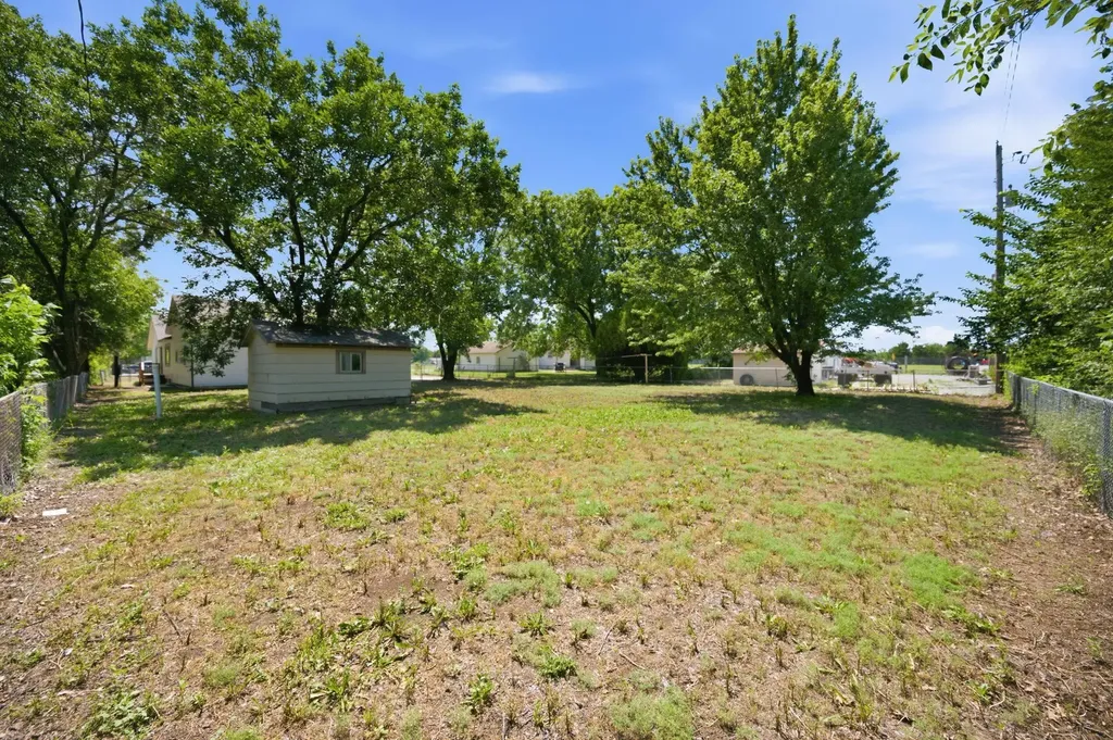 2343 S Crest Street Wichita KS 67207