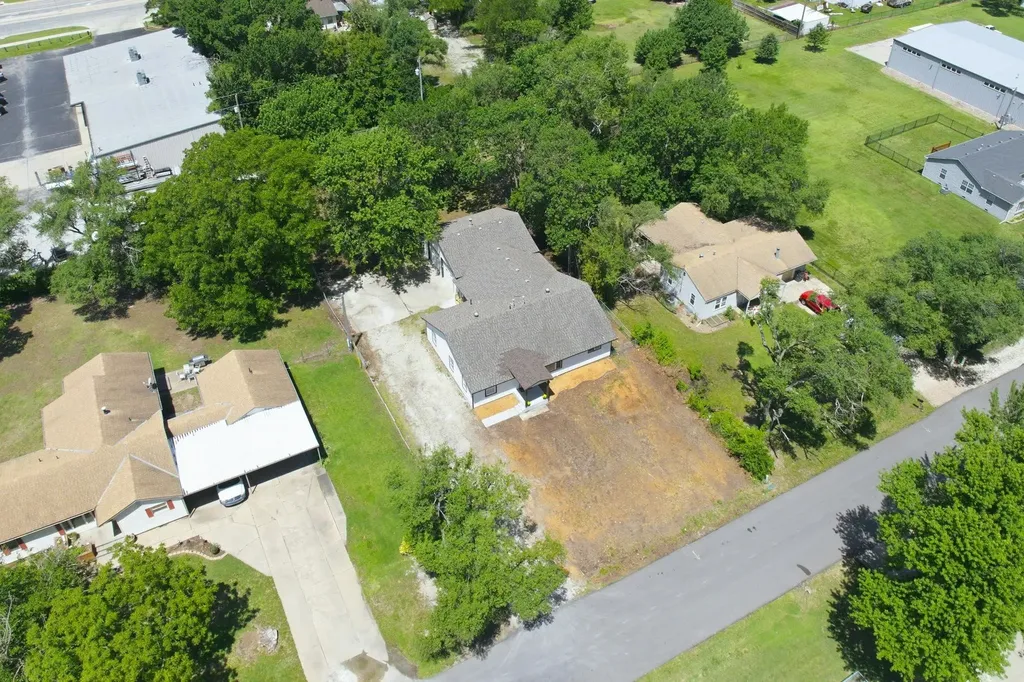 2343 S Crest Street Wichita KS 67207