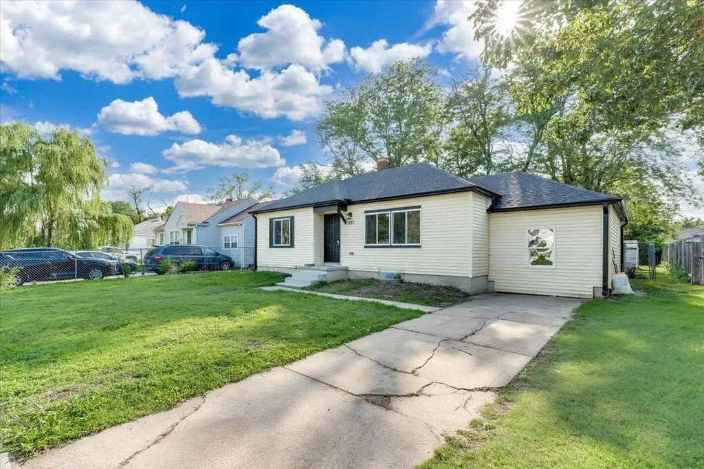 1727 N NE Parkway Wichita KS 67208