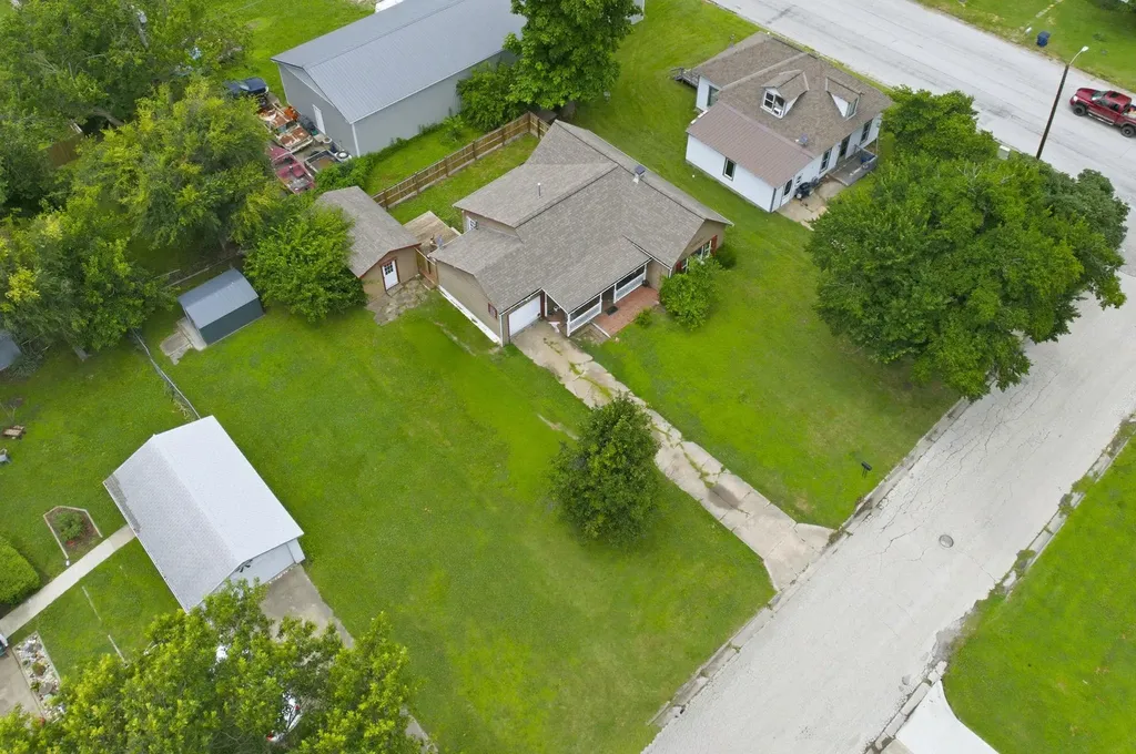 611 N St Nicholas Eureka KS 67045