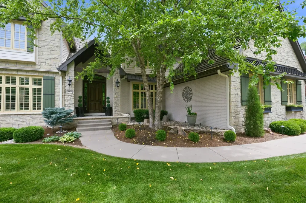 9423 E Cross Creek Street Wichita KS 67206