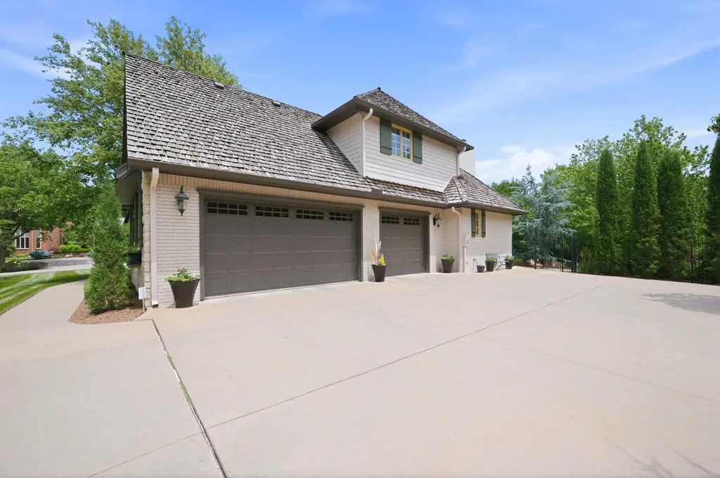 9423 E Cross Creek Street Wichita KS 67206