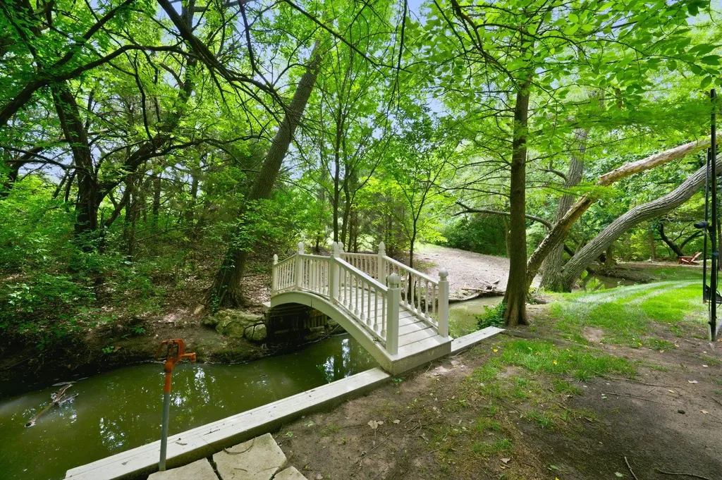 9423 E Cross Creek Street Wichita KS 67206