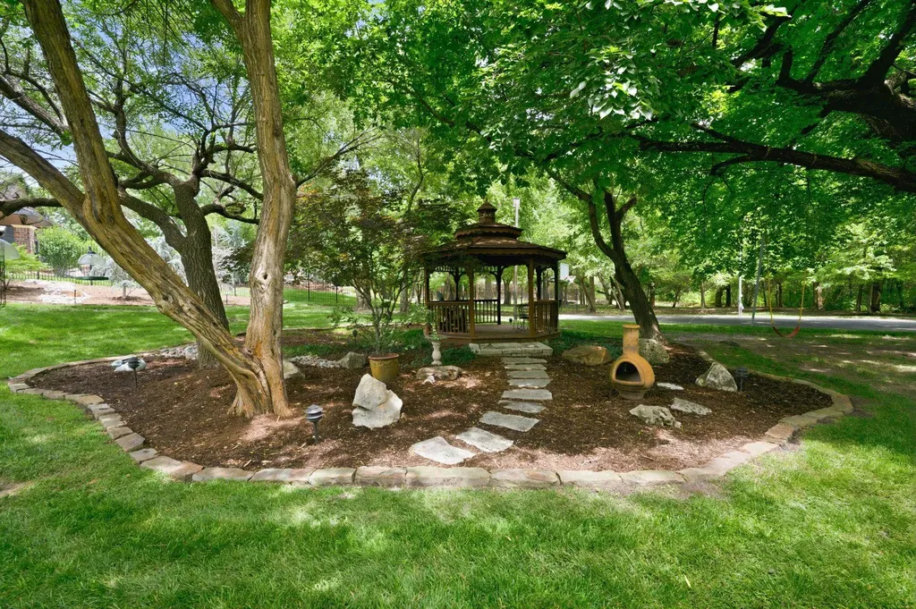 9423 E Cross Creek Street Wichita KS 67206