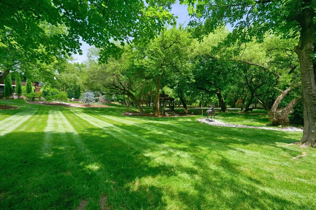 9423 E Cross Creek Street Wichita KS 67206