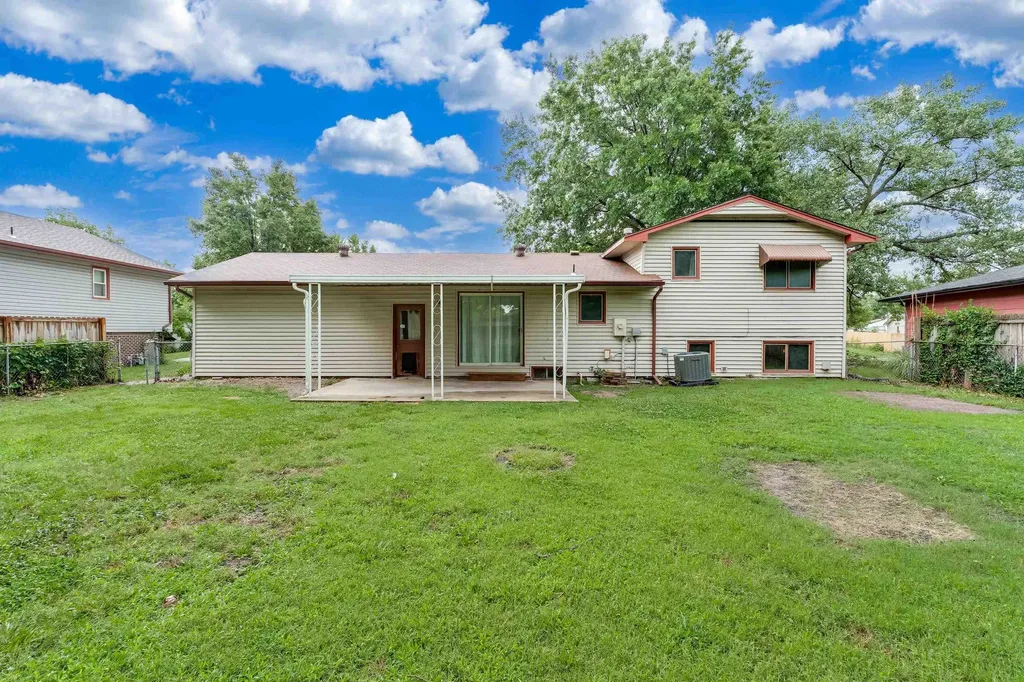 2513 N Bleckley Drive Wichita KS 67220-3019