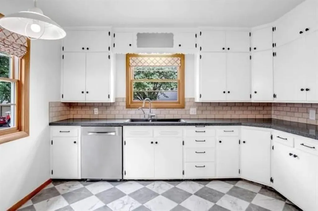 719 N Grandview Street Newton KS 67114