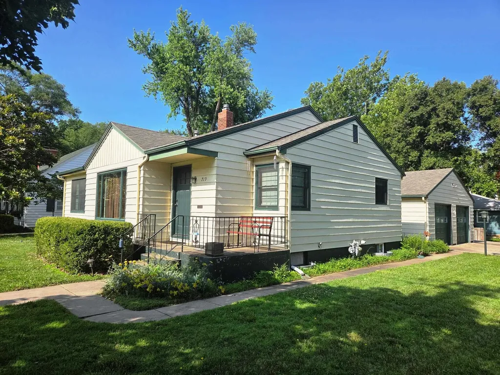 719 N Grandview Street Newton KS 67114