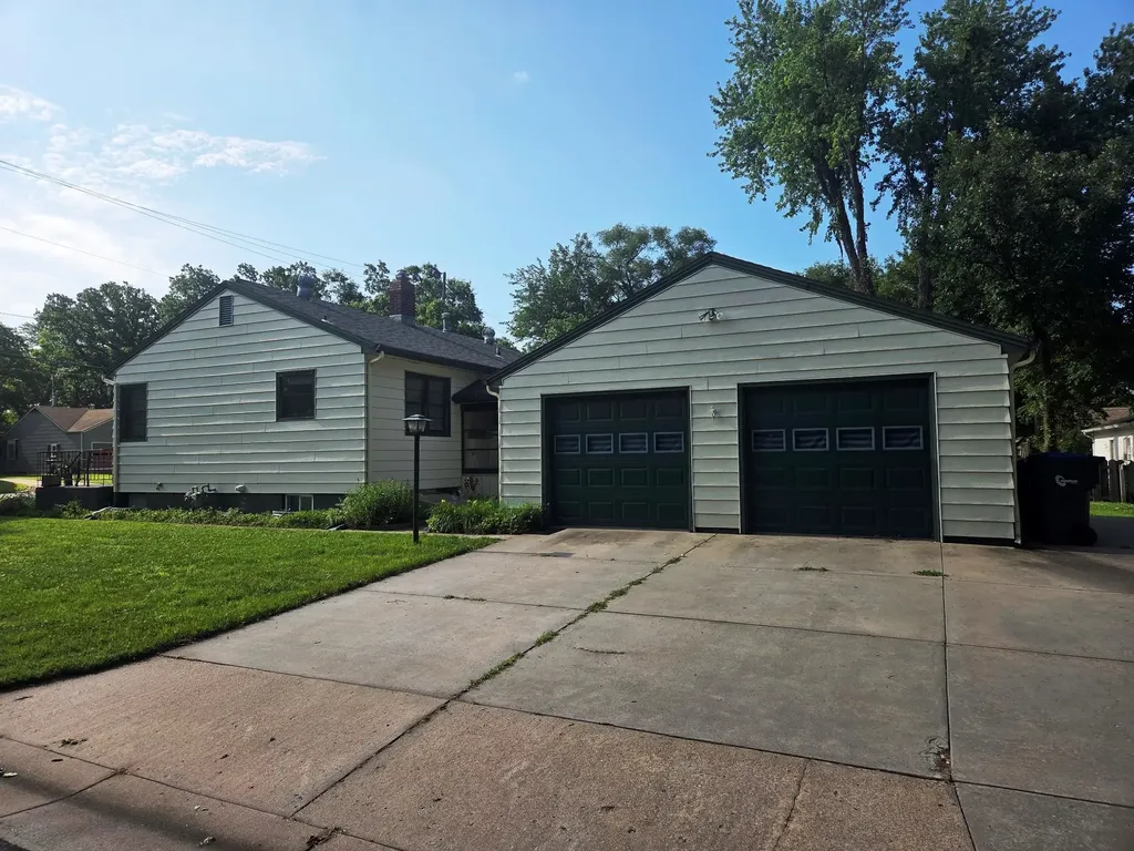 719 N Grandview Street Newton KS 67114
