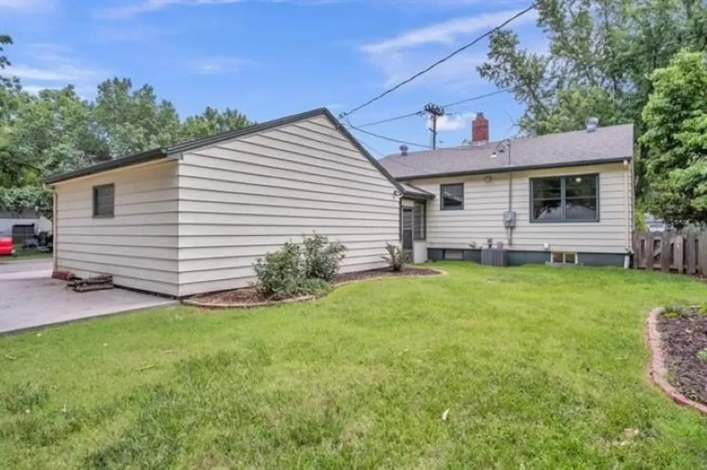 719 N Grandview Street Newton KS 67114