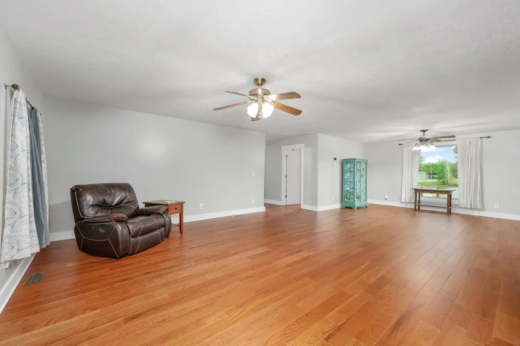 1176 E 120th Avenue N Belle Plaine KS 67013