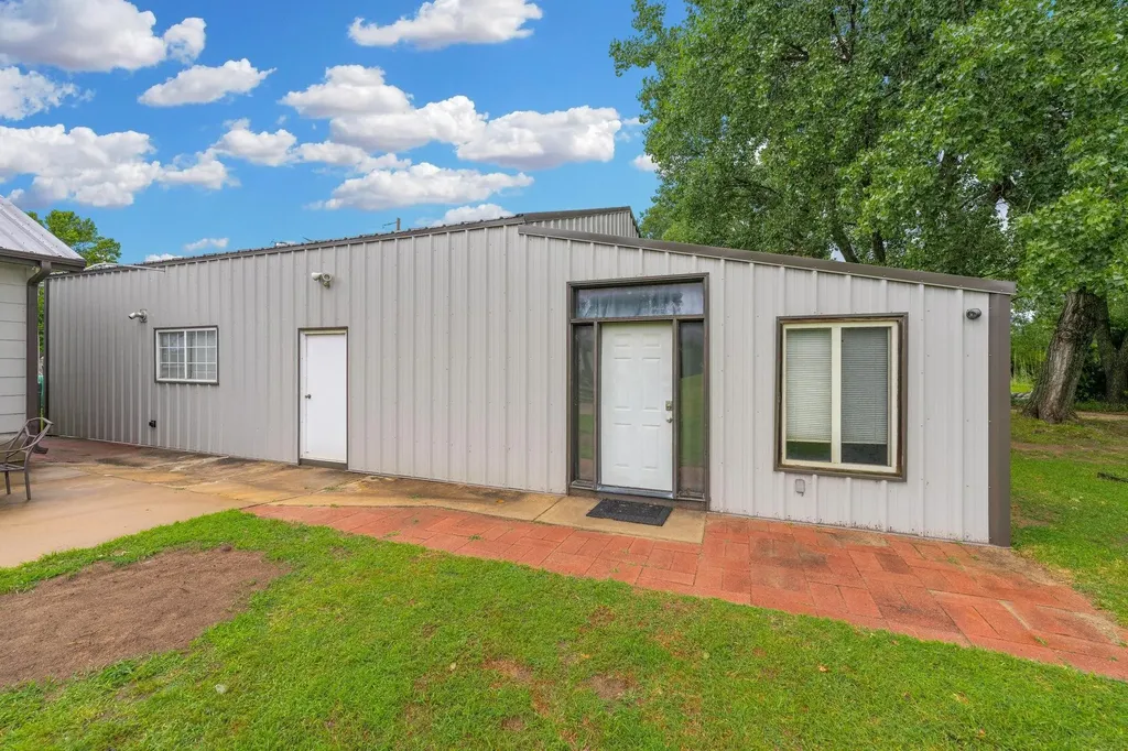 1176 E 120th Avenue N Belle Plaine KS 67013