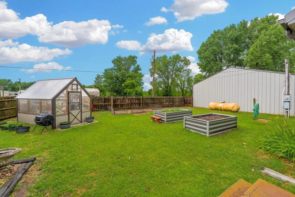 1176 E 120th Avenue N Belle Plaine KS 67013