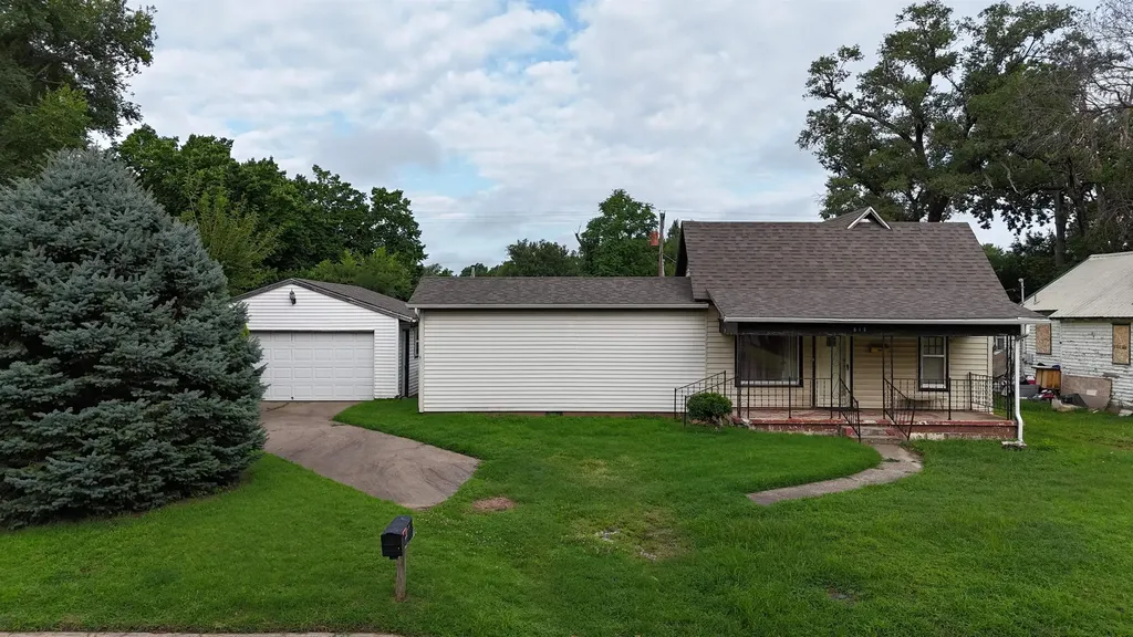 615 N 5th Arkansas City KS 67005