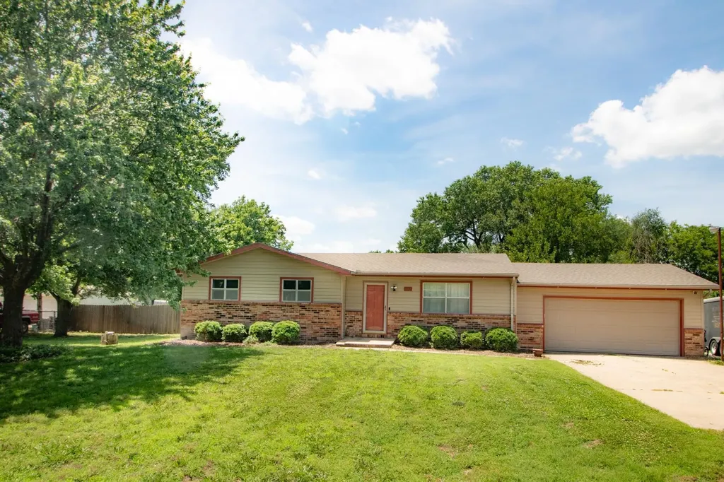 8143 S Hancock Drive Derby KS 67037-3783