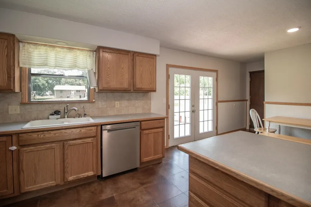 8143 S Hancock Drive Derby KS 67037-3783