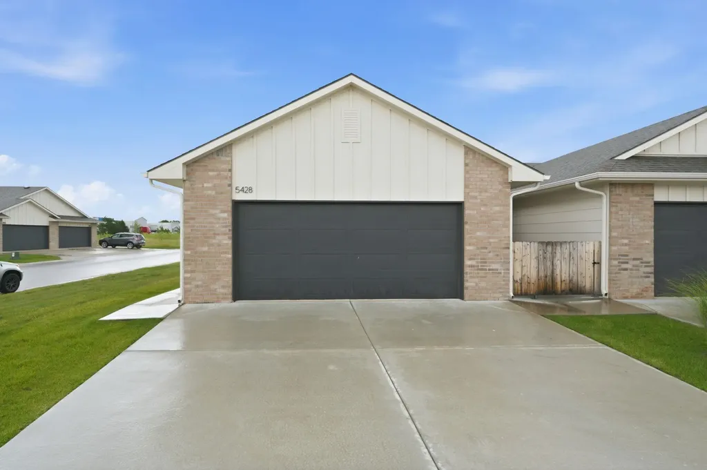 5428 N Sandkey Wichita KS 67204
