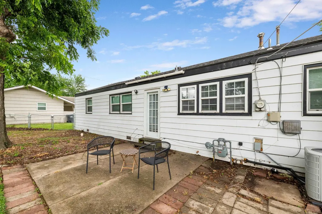 7518 W Galoway Wichita KS 67212
