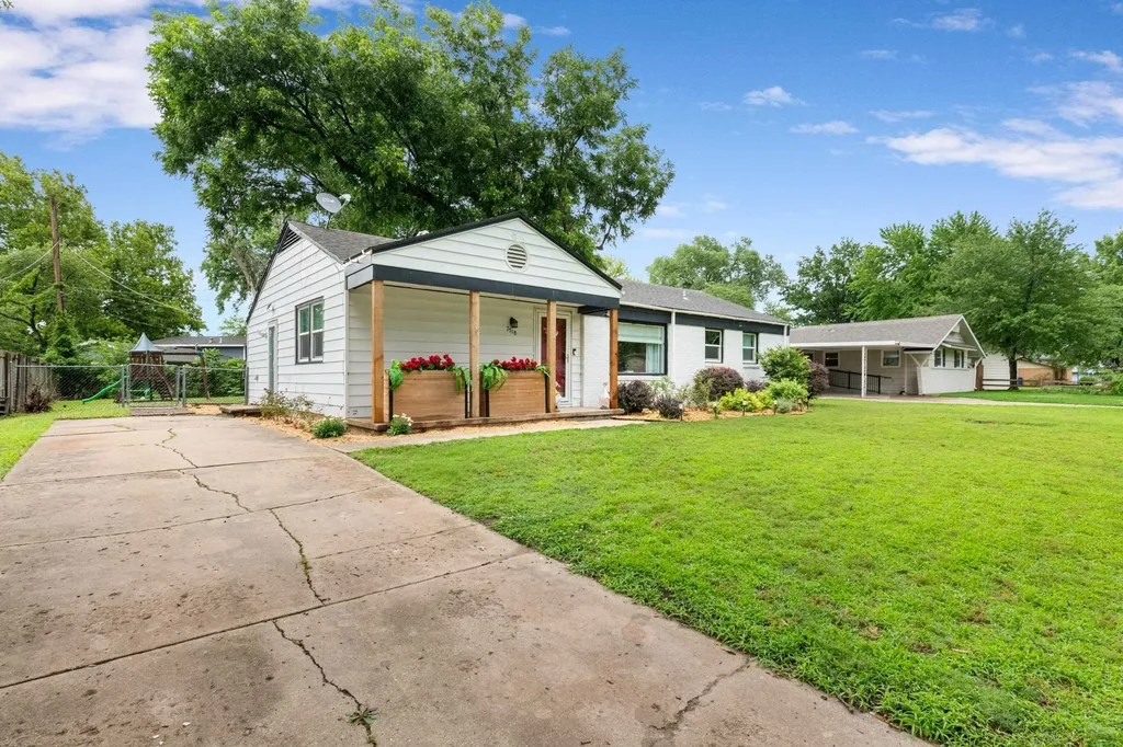 7518 W Galoway Wichita KS 67212