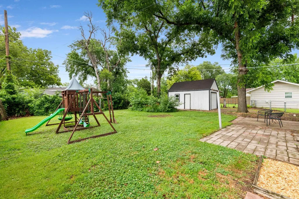 7518 W Galoway Wichita KS 67212