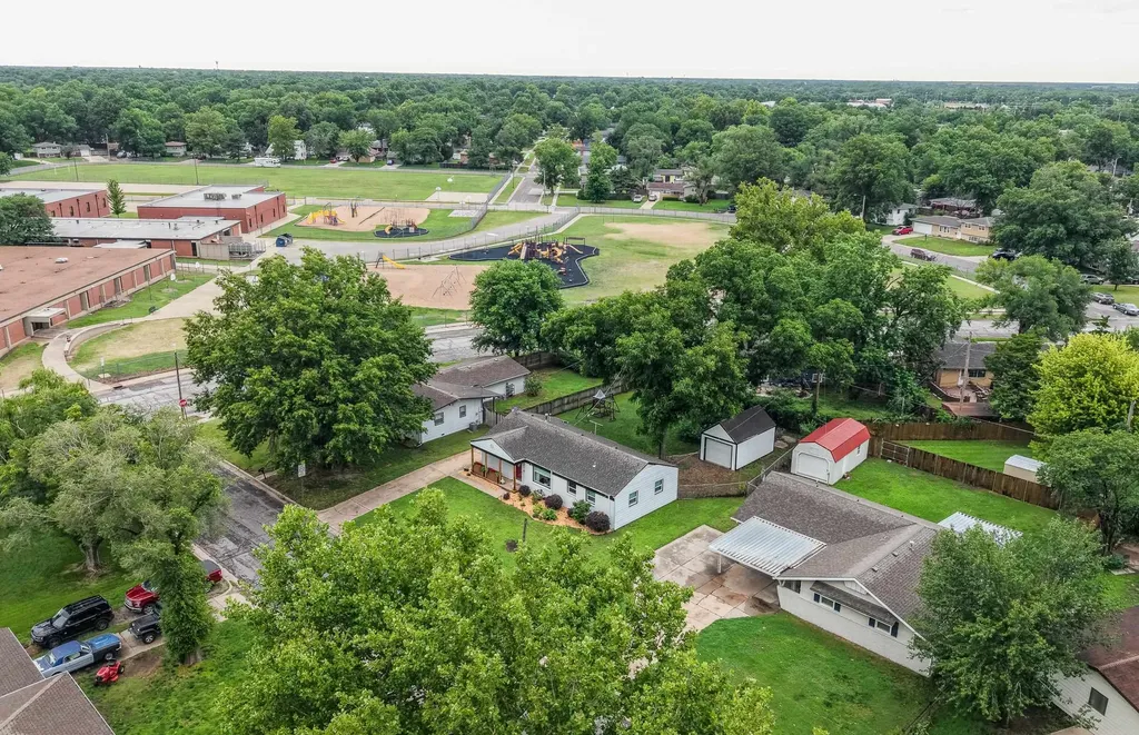 7518 W Galoway Wichita KS 67212