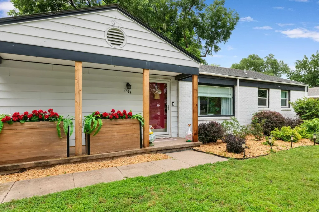 7518 W Galoway Wichita KS 67212