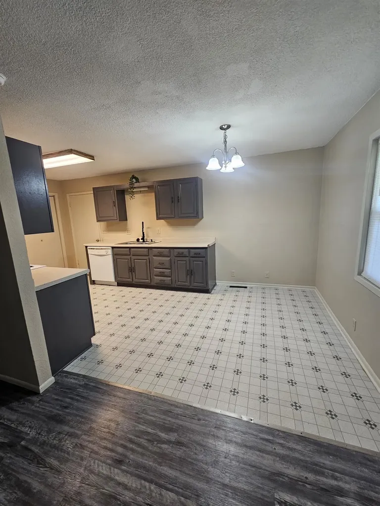 926 Money Avenue Augusta KS 67010
