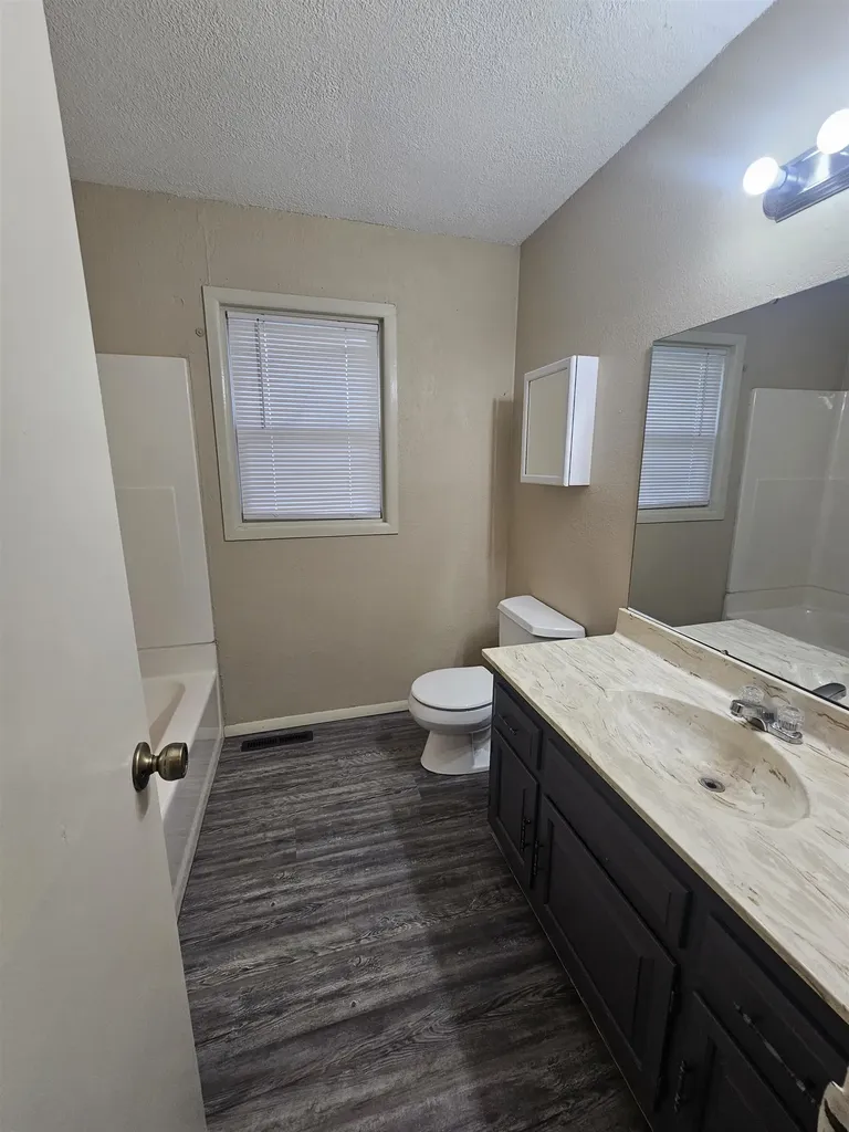 926 Money Avenue Augusta KS 67010