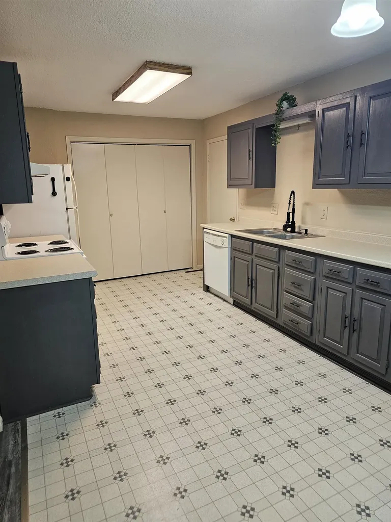 926 Money Avenue Augusta KS 67010