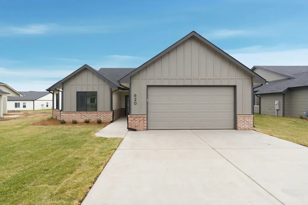 620 Elmwood Street Park City KS 67147-1124