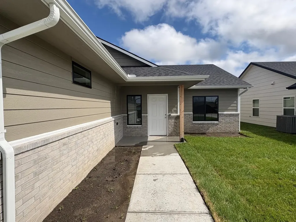 8980 E Forbes Circle Bel Aire KS 67226