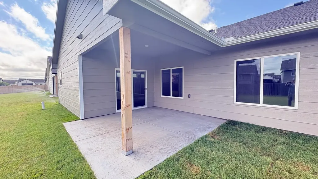 8980 E Forbes Circle Bel Aire KS 67226