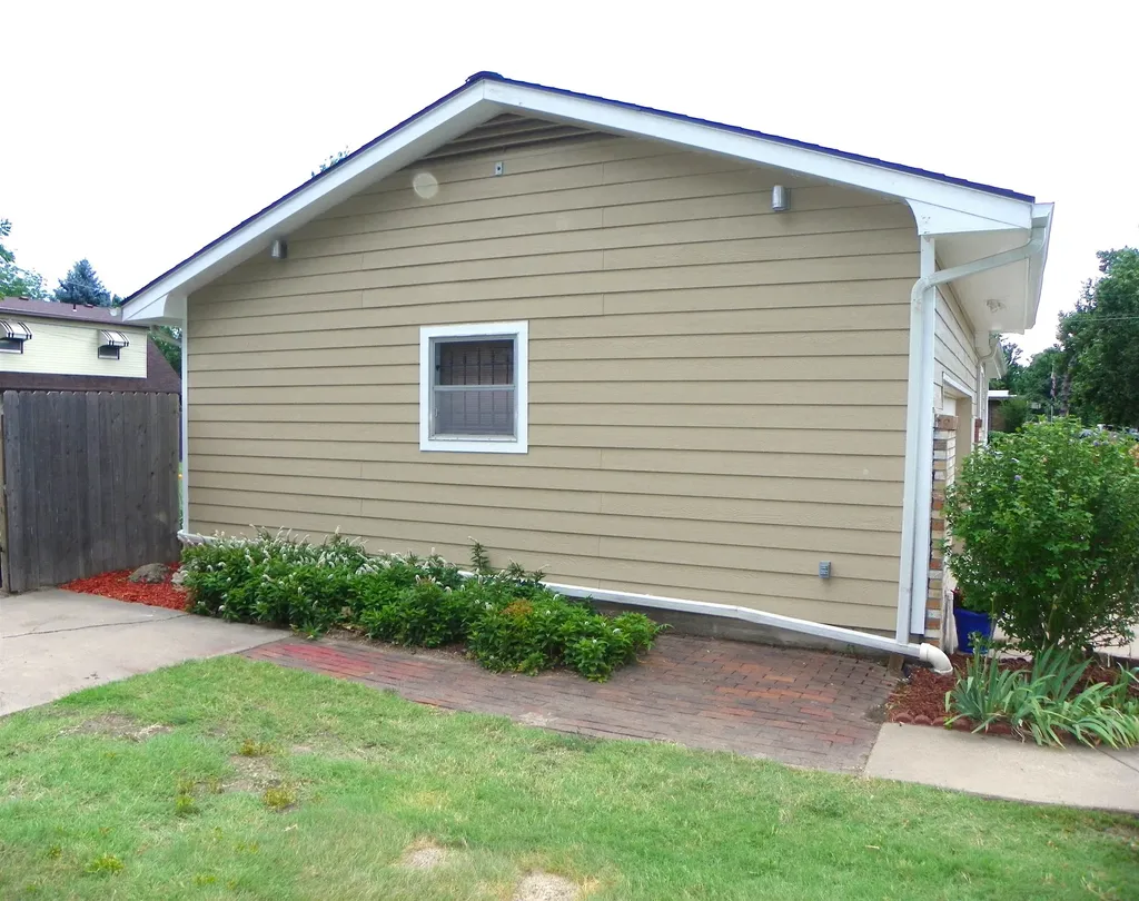 2646 S Pattie Avenue Wichita KS 67216-1242
